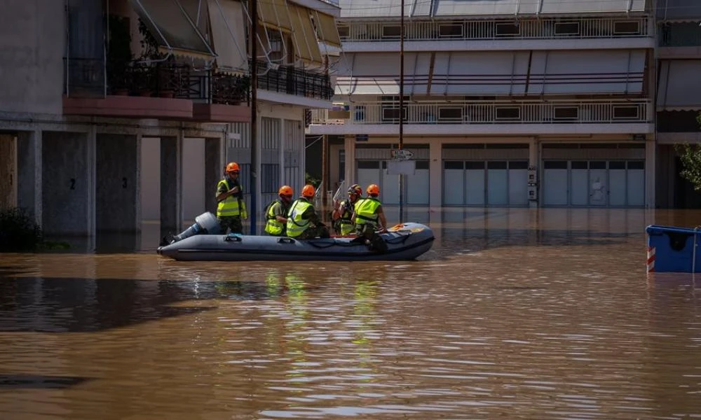 Λάρισα: Συνεχίζονται η άντληση υδάτων και η συλλογή νεκρών ζώων